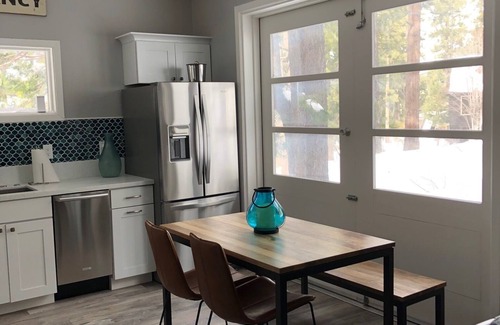Lakeridge Apartment | Unique modern Studio with Old Tahoe Charm is ready for Ski Season!