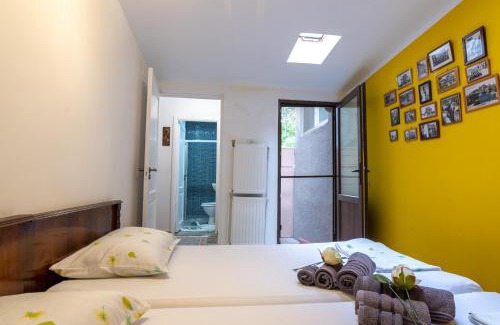 Old Town House | Unique Old Town Home 2min to Beach and Harbour Private Entrance