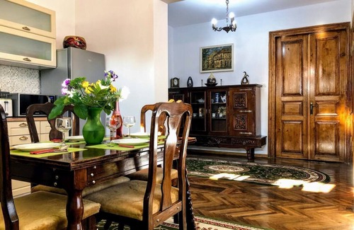 Old Town House | Unique Old Town Home ❤ 2min to Beach & Harbour