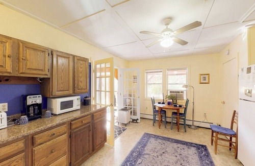 Shelburne Falls Bed & Breakfast | Unique people and pet welcoming haven
