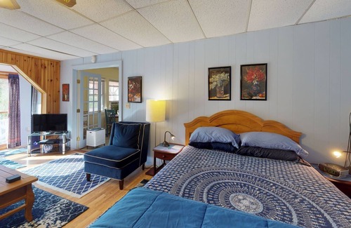 Shelburne Falls Bed & Breakfast | Unique people and pet welcoming haven