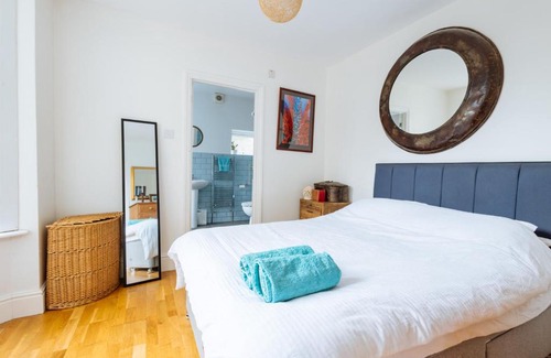 Leytonstone Apartment | Unique private apartment w/Easy access to Central London