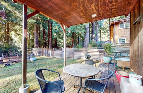 Fort Bragg Cabin | Unique retreat surrounded by redwoods - outdoor tub & wood stove, dog-friendly