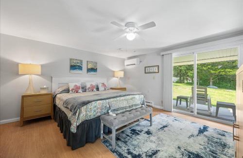 Mystic House | Unique Retreat with Private Patio, 4 King Beds and BBQ