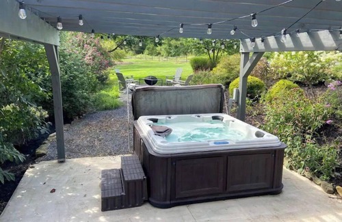 Old Fields House | Unique River House on The Potomac - with Hot Tub