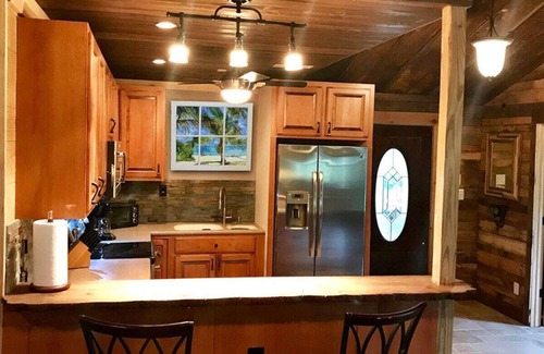 Mount Mourne Cottage | Unique Rustic Charm Cottage Great Location close to Lake