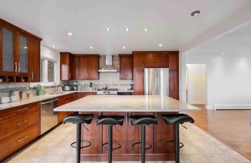 Monroe House | Unique Scenic home with king suite & Hot tub
