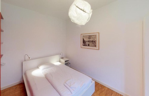 Iselin Apartment | Unique Serviced Living @ Airport Line