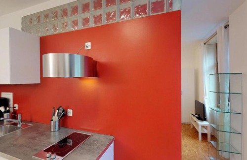 Iselin Apartment | Unique Serviced Living @ Airport Line