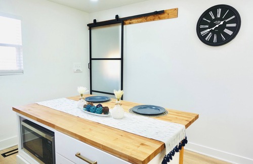 Near Eastside House | Unique Spacious Bungalow