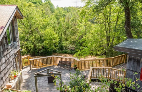 Springfield Cabin | Unique Treehouse With Spectacular View.
