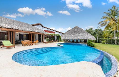 El Valle Villa | Unique Villa with Ocean and River Views - Staff & Golf Carts