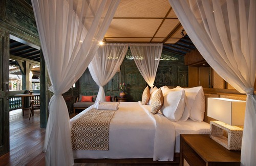 Saba Bed & Breakfast | Unique Wooden Villa at Saba Beach