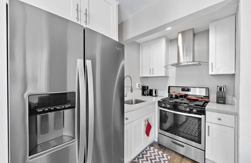 Balboa Island Apartment | Unit 1 · Beachfront Complex | Interior Studio | Balboa