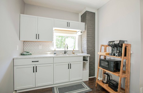 Cheviot House | Unit 1:Ground floor, porch, king bed, garage, w/d