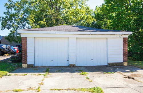 Cheviot House | Unit 1:Ground floor, porch, king bed, garage, w/d