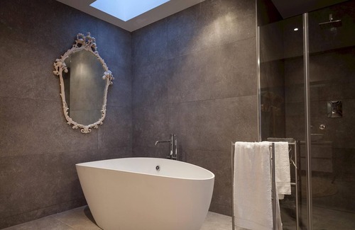 Dieweg Apartment | Unit 3 - Modern Smart Home Triplex Private Garden & Parking