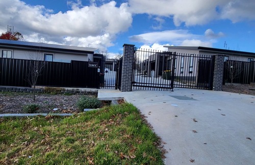 Bowenfels Villa | Unit 8 - Adorable 3 bedroom villa - 5 mins from the heart of Lithgow