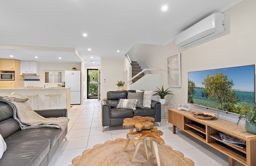 Noosaville Apartment | Unit 96 - Tropical Retreat in 2 Bedroom Townhouse 4* Resort
