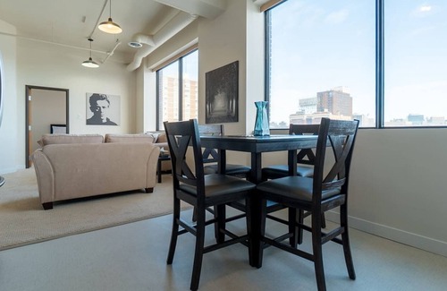Winnipeg Apartment | UNIT FIVE Executive Stay Fully Furnished One Bedroom Condo