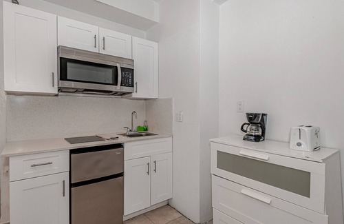 Mid Beach Apartment | Unit on the 6th floor
