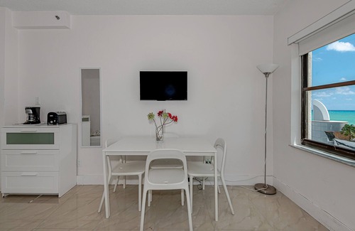 Mid Beach Apartment | Unit on the 8th floor