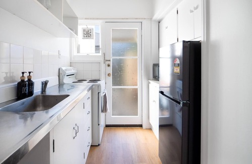 Sydenham House | Unit with Spa Bath Close to City
