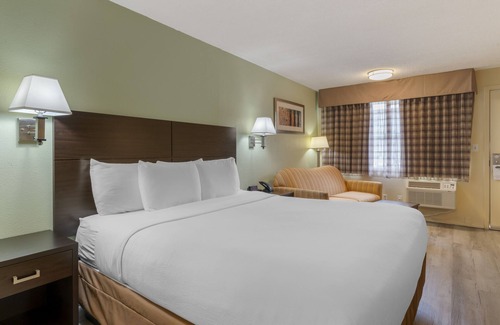 Eugene Hotel | University Inn & Suites