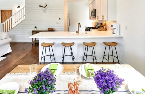 Nelscott House | Unmatched Award Winning Olivia Beach Escape, Pet Friendly, Hot Tub, Volleyball, Park, Seasonal Pool