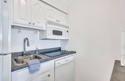 North Forest Beach Condo | Unobstructed Oceanfront 1 bedroom condo with King size bed!