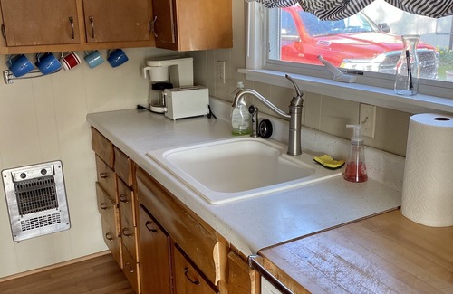 Conesus Cottage | Unplug And Unwind On The Point. Family Friendly, Nearby Historic Geneseo, NY