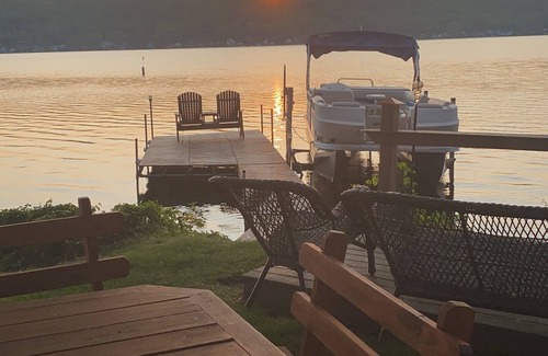 Conesus Cottage | Unplug And Unwind On The Point. Family Friendly, Nearby Historic Geneseo, NY