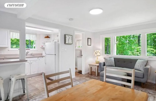 East Marion Cottage | Unspoiled North Fork Charm, walk to bay & sound beaches, minutes to Greenport