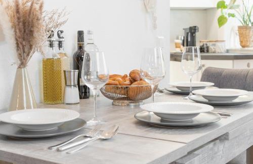 Radolfzell am Bodensee Apartment | Untersee-Suite IStayUnixI Seenähe-Terrasse-Workspace-Netflix-Parkplatz