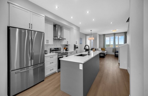 Calgary House | Unveiling Serene Sophistication:Your Ideal 3 Bedroom Escape in Northwest Calgary