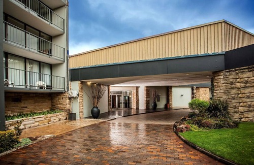 Maseru Apartment | Unwind and Relax in Maseru! Garden View, Outdoor Swimming Pool, Free Parking!