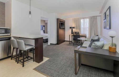 Denver West House | Unwind at our modern extended stay hotel in Golden, CO