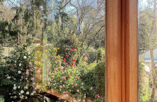 Crafers Apartment | Unwind Holidays Camellia Cottage: Hideaway in the Picturesque Adelaide Hills.