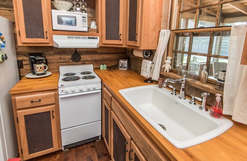 Traphill Apartment | Unwind in an antique, former general store near Stone Mtn. St. Park, NC