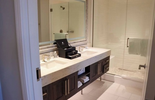 Charlotte Harbor Hotel | Unwind in Style in This Modern Harbor front King Studio Getaway