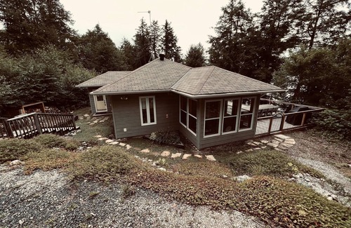 Algoma District Cottage | Unwind, Relax, Rejuvenate - The Lake House @ Elliot Lake