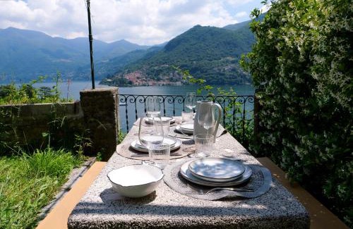 Moltrasio House | Up & Up - by MyHomeInComo