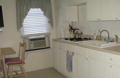 Surf City Apartment | Updated 1 bedroom second floor duplex on the oceanblock in Surf City