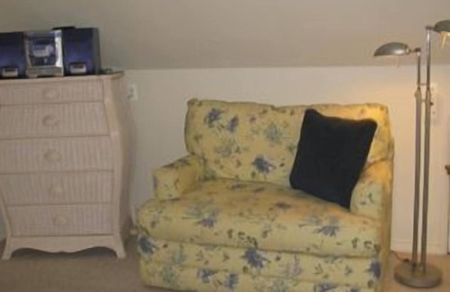 Surf City Apartment | Updated 1 bedroom second floor duplex on the oceanblock in Surf City