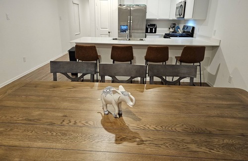 Tomball House | Updated and Clean home within minutes of major venues, retailers and towns.