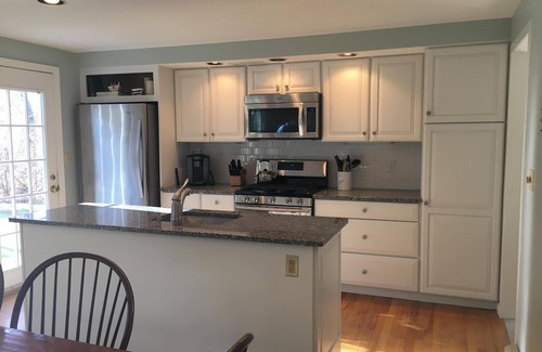 Brewster House | Updated and Spacious, Walk to the Bay Cape. WiFi, Cntrl A/C, Yard.