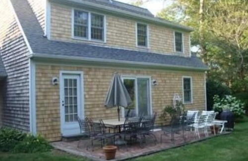 Brewster House | Updated and Spacious, Walk to the Bay Cape. WiFi, Cntrl A/C, Yard.