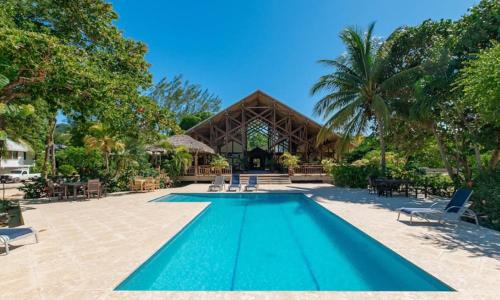 Palmetto Bay House | Updated Beachfront Paradise Infinity Pool Roatan