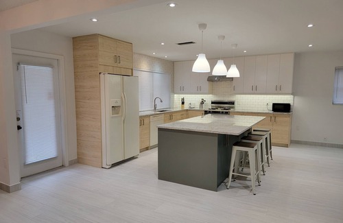 Sunrise House | Updated Bungalow in a quiet neighborhood