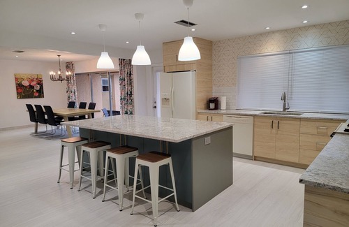 Sunrise House | Updated Bungalow in a quiet neighborhood